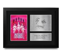 HWC Trading K-Pop Demon Hunters Arden Cho, May Hong & Ji-young Yoo Los Regalos Imprimieron El Cartel Firmaron La Imagen Del Autógrafo Para Los Fans De La Memorabilia De La Película - A4 Enmarcado