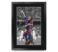 HWC Trading Ronaldinho & Messi Barcelona Regalos Impresos Imagen De Autógrafo Firmado Para Los Aficionados Al Fútbol Y Partidarios (ID-000087) - A3 Enmarcado