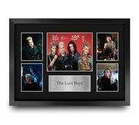 HWC Trading The Lost Boys Los Regalos Imprimieron La Exhibición Firmada De La Presentación Del Autógrafo Para Los Fans De Los Recuerdos De La Película - A3 Enmarcado