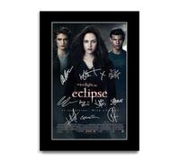 HWC Trading The Twilight Saga Eclipse Los Regalos Imprimieron El Cartel Firmaron La Imagen Del Autógrafo Para Los Fans De La Memorabilia De La Película (ID-004120) - A4 Solo Impresión