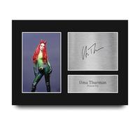 HWC Trading Uma Thurman Batman & Robin 1997 Poison Ivy Los Regalos Imprimieron La Imagen Firmada Del Autógrafo Para Los Fans De La Memorabilia De La Película - A4