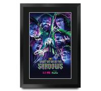 HWC Trading What We Do in the Shadows Póster Autógrafos Impresos E | Marco Negro Fabricado en Nuestro Taller del Reino Unido, Listo para Colgar, Regalo de Coleccionismo de Cine