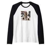 I Choose The Bear, Woman Walking Bears in City Camiseta Manga Raglan