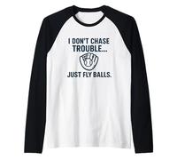 I Don't Chase Trouble Just Fly Balls - Divertido diseño de béisbol Camiseta Manga Raglan