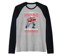 I Enjoy Romantic Walks To The Line of Scrimmage Camiseta Manga Raglan