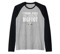 I Found Jesus Still Looking for Bigfoot Funny Christian Camiseta Manga Raglan