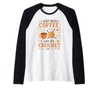 I Just Need Coffee and My Crochet Funny Cute Crocheting Camiseta Manga Raglan