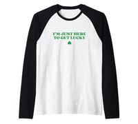 I’m Just Here To Get Lucky Shamrock Funny St Patricks Day Camiseta Manga Raglan