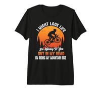I Might Look Like I'm Listening To You Cyclist Bicycle Love Camiseta Premium