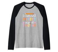I Survived My First Year of Teaching Teacher Graduation Camiseta Manga Raglan