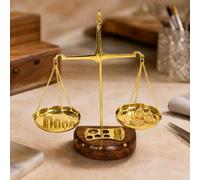 IBA Indianbeautifulart Balanza de latón y madera con 7 pesas, Balanza de mesa decorativa portátil para regalar, coleccionar, decorar el hogar y exhibir objetos tradicionales.