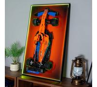 icuanuty Soporte de pared RGB compatible con Lego Technic McLaren Fórmula 1 Carreras 42141 Panel de Pared - 45 × 75 cm, 20 colores, mando a distancia, marco de aluminio (modelo no incluido)