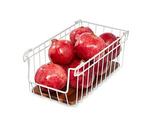 iDesign La colección Ría Safford Frutero de Alambre, Caja Frente Abierto de Metal Lacado Acacia, Cesta organizadora con Asas para despensa y hogar, Color Blanco y Madera, 18/8 Stainless Steel