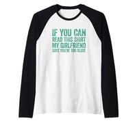 If You Can Read This my Girlfriend Says Your Too Close Camiseta Manga Raglan