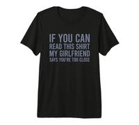 If You Can Read This my Girlfriend Says Your Too Close Camiseta Premium