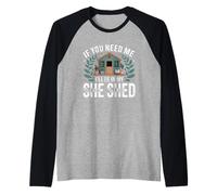 If You Need Me I'Ll Be In My She Shed Jardinería Libros Café Camiseta Manga Raglan
