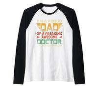 I'm A Proud Dad of A Freaking Awesome Doctor For Fathers Camiseta Manga Raglan