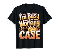 I'm Busy Working On A Case Fiesta para Beber Alcohol |- Camiseta