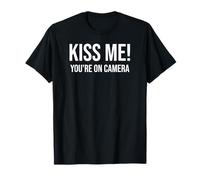 I'm Just Here for the Kiss Cam Show Kiss Me Youre On Camera Camiseta