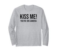 Im Just Here for the Kiss Cam Show Kiss Me Youre On Camera Manga Larga