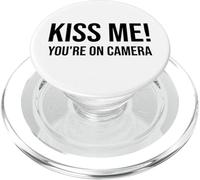 Im Just Here for the Kiss Cam Show Kiss Me Youre On Camera PopSockets PopGrip para MagSafe