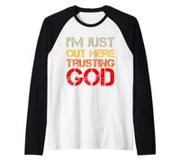 I'm Just out Here Trusting God Christian Jesus Diciendo Cita Camiseta Manga Raglan