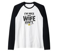 I'm Nice My Wife Is Not Funny Pareja Humor Maridos sarcásticos Camiseta Manga Raglan