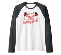 I'm Not Drunk But I'm Getting There Fun Bar Jokes Camiseta Manga Raglan