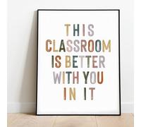 Impresión con texto en inglés "This Classroom is Better with You In It", decoración de pared motivacional positiva, decoración bohemia para aula, letreros para profesores, decoración de pared de aula