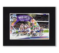 Impresión fotográfica de England Lionesses Euro 2025 del equipo ganador de la Eurocopa 2025 de 8 x 6 pulgadas montada con firmas preimpresas que sería un gran regalo de autógrafo para cualquier fan y