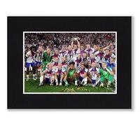 Impresión fotográfica de England Lionesses Euro 2025 del equipo ganador de la Eurocopa 2025 de 8 x 6 pulgadas montada con firmas preimpresas que sería un gran regalo para cualquier fan y está listo