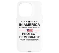 In America We Should Not Have to Protect Democracy President Carcasa para iPhone 15 Pro