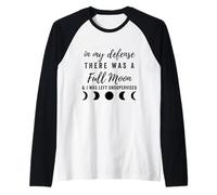 In My Defense There Was A Full Moon, Funny Halloween Spooky Camiseta Manga Raglan