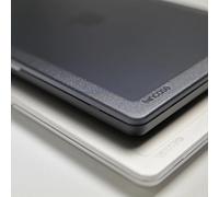Incase - Funda rígida Edge con Makrolon® para MacBook Air de 13 pulgadas (M2/M3, 2022-2024) - INMB200751-CLR