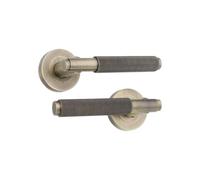 Infinity Decor Juego de manijas de puerta moleteadas con roseta en acabado mate antiguo (130 mm), ideal para puertas interiores y exteriores