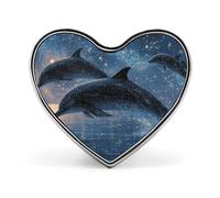 Insignia de delfines saltando bajo las estrellas, broche con forma de corazón, botón de aluminio decorativo para mochilas y sombreros.
