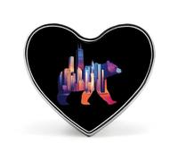 Insignia de silueta de oso caminando con el horizonte de la ciudad de Chicagos, con forma de corazón, lindo broche de botón, insignias para mochila, chaquetas, sombreros, decoración