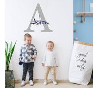 INSPIO Adhesivo para pared - Nombre con inicial grande. Pegatina personalizada con estilo. (B.2 90x77cm)