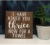 Interesting - Letrero de madera con texto en inglés "I have asked you three ice now for a towel - schitt's creek sign - divertido letrero de madera para baño - Estante de madera - Letreros de madera