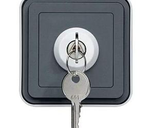 Interruptor con llaveMonobloc de superficie estanco HAGER Cubyko WNC0363 posiciones