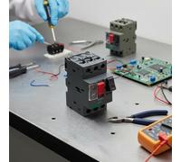 Interruptor de arranque del motor para sobrecarga y cortocircuito Para protección mediante principio magnético térmico compatible con disyuntores de motor de la serie GV2 (GV2ME20C13-18A)