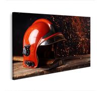 islandburner Cuadro sobre lienzo casco de bombero con hacha y chispas sobre fondo de madera - Edición A1