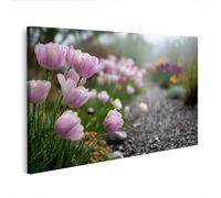 islandburner Cuadro sobre lienzo Tulipanes rosas bajo la lluvia a lo largo de un camino de grava para los amantes del jardín - Edición B1