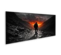 islandburner Imagen sobre lienzo Silueta caminante frente al atardecer dramático en las montañas - Panorama