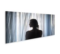 islandburner Imagen sobre lienzo Silueta elegante detrás de cortinas transparentes para una decoración de pared elegante - panorámica