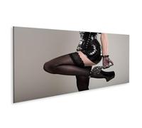 islandburner Mural sobre lienzo Elegante de una mujer en traje de látex con tacones altos - Panorama