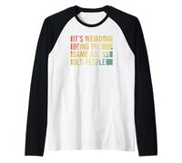 It's Weird Being The Same Age As Old People Camiseta Manga Raglan