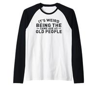 It's Weird Being The Same Age As Old People Distressed Camiseta Manga Raglan
