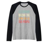 Its Weird Impresiona The Same Age As Old People Funny Design Camiseta Manga Raglan