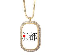 Japaness - Collar con colgante de bandera de sol rojo con nombre de la ciudad y diamantes de cristal dorado